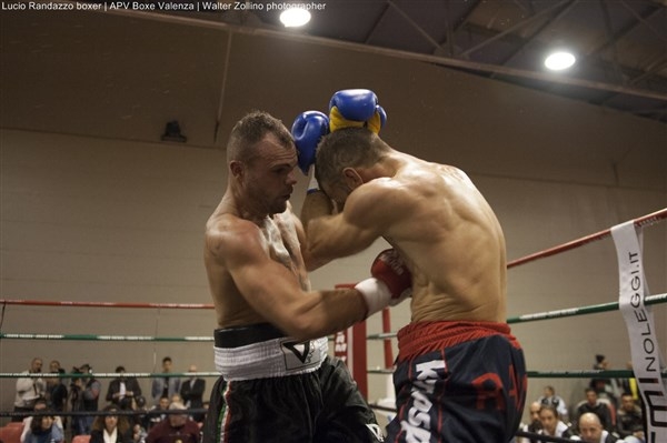 Boxe: il valenzano Randazzo batte ai punti Rauseo [FOTO]
