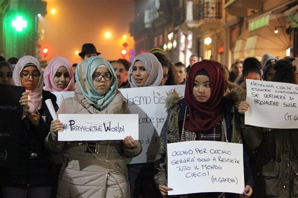 Marcia della pace dopo gli attacchi a Parigi [FOTO]