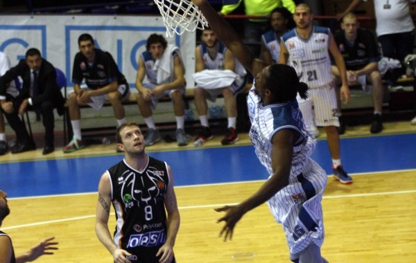 Derthona cade nel finale e Scafati dilaga