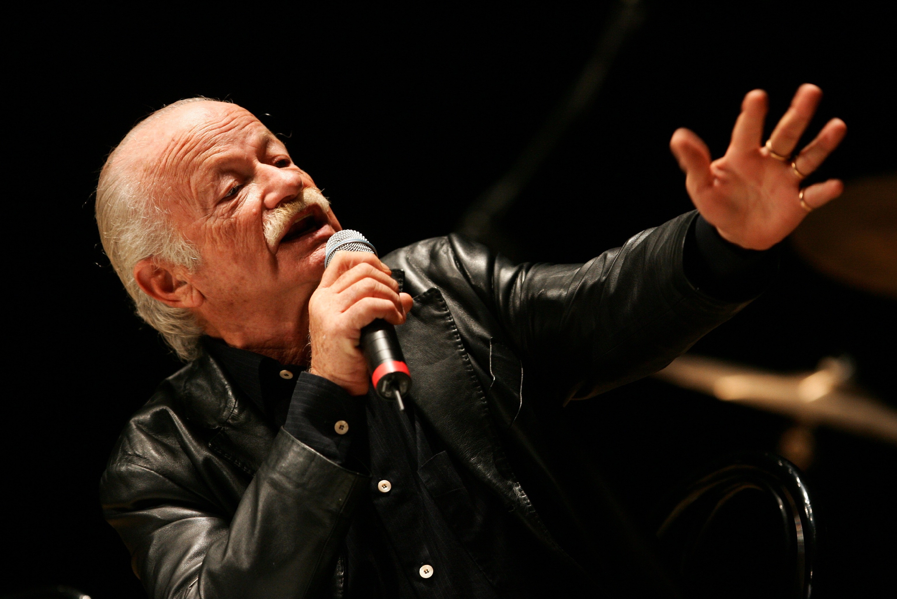 Paoli, De Andrè, Zarrillo e altri big della musica italiana in concerto per l’Uspidalet