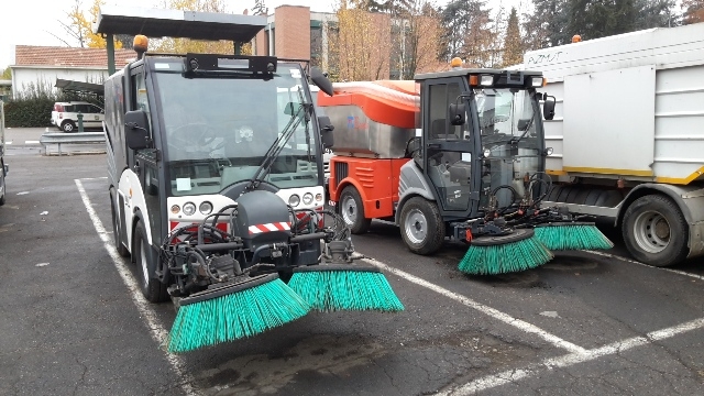 Amag Ambiente: nuovi mezzi per la raccolta rifiuti e spazzamento strade