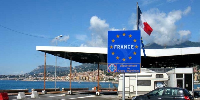 Strage Parigi: ricercata anche in Piemonte Seat Nera entrata in Italia
