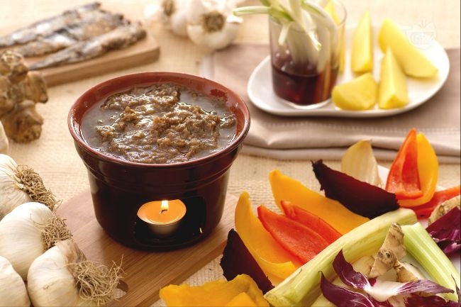 “Fujot” sul fuoco: ad Asti e nel mondo, si celebra il Bagna Cauda Day