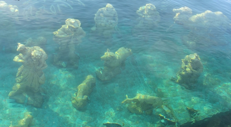 Tra le acque del Lago Maggiore il sensazionale Presepe Sommerso di Laveno