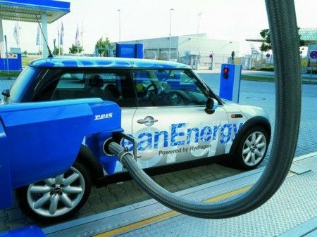 Anche le auto ecologiche dovranno pagare il bollo ma il M5S non ci sta