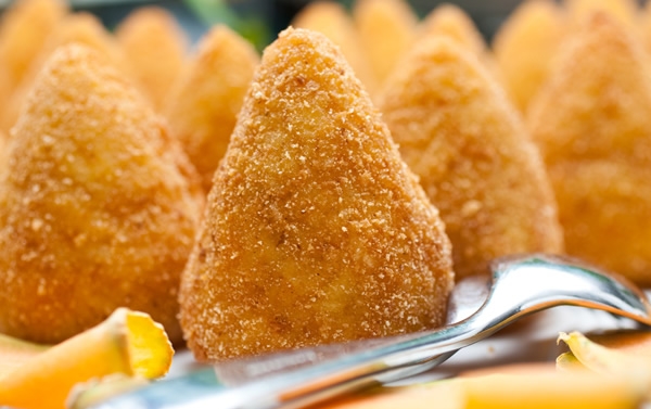 Lo street food accende la polemica su Fb: “da quando arancini e pizzoccheri sono prodotti di Alessandria?”