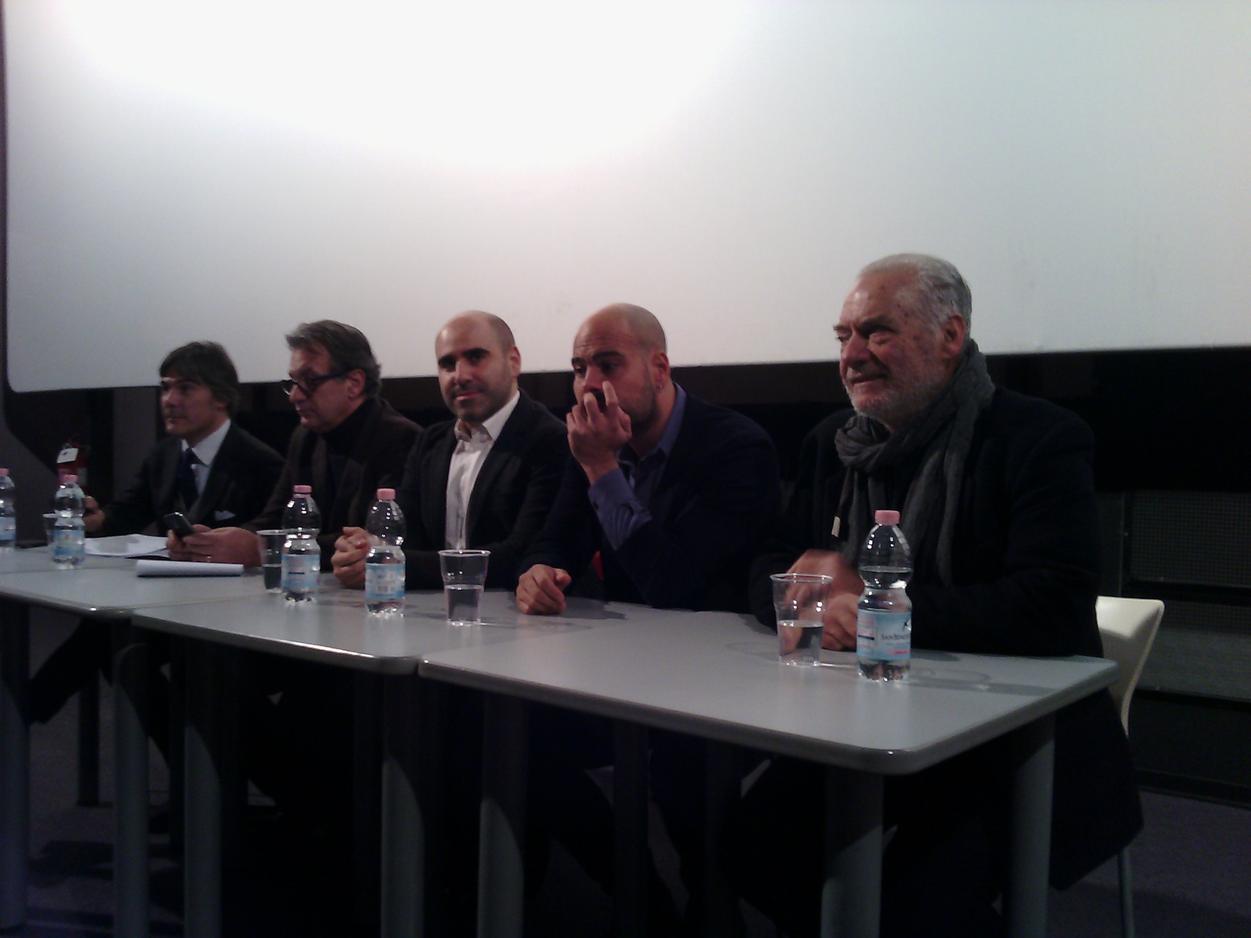 “La riscossa della città contro l’amianto”: finzione e realtà insieme nel film Un posto sicuro, con Casale protagonista