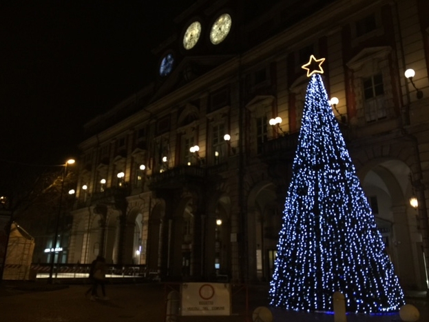 L’albero di Natale ‘brutto’, la bellezza e la ricerca necessaria del decoro