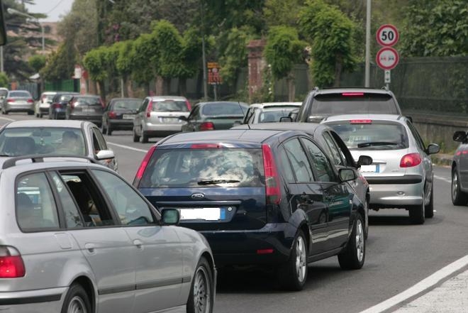 Dopo due giorni Alessandria si rimette “in auto” e intanto si confronta sul centro senza macchine