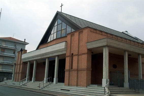 I parrocchiani del Sacro Cuore di Valenza dicono “no” al trasferimento di Don Biagio