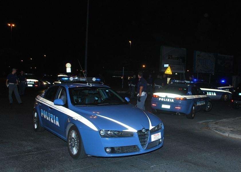Fermato a bordo di un’auto rubata dà in escandescenze in Questura