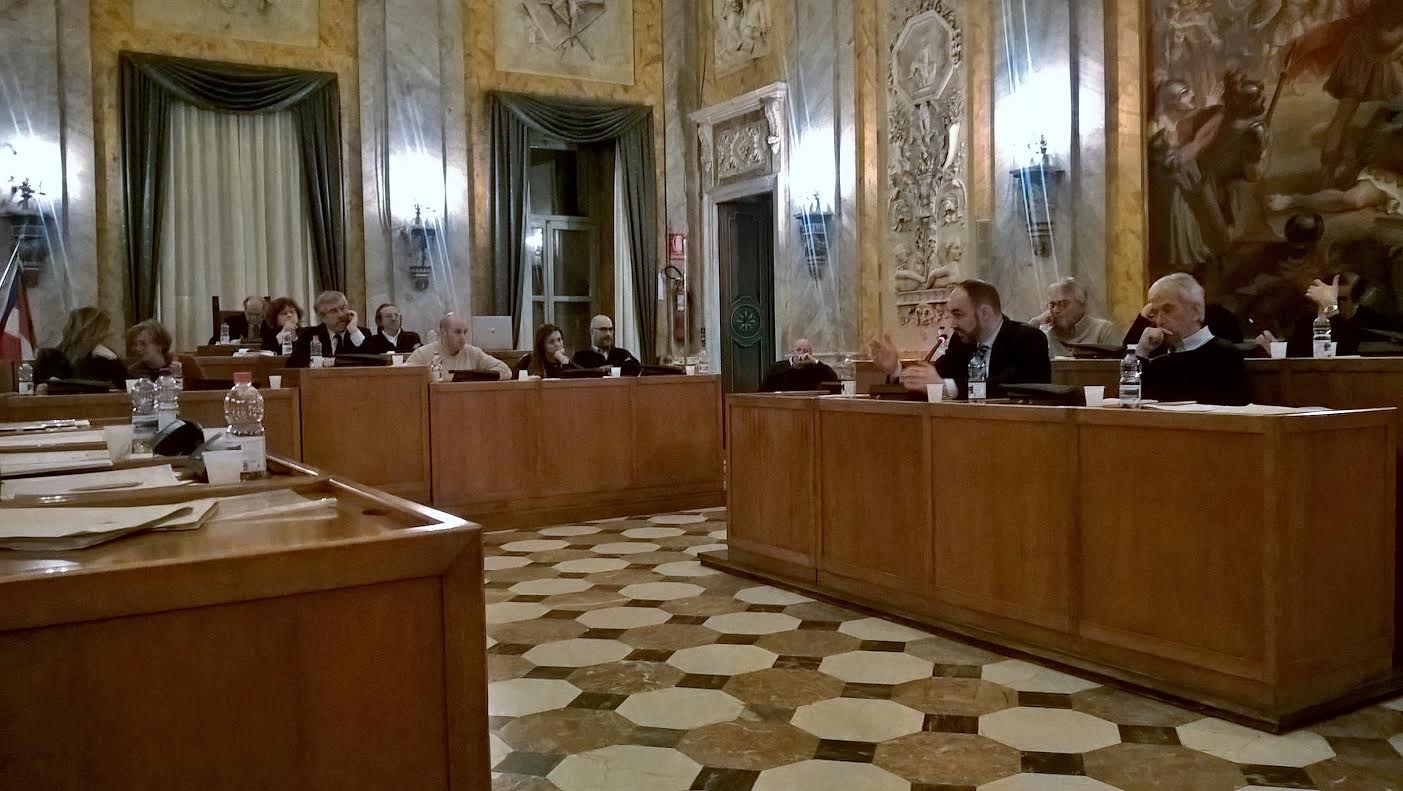 Valenza: assestamento approvato e via libera al cimitero degli animali. No alla riduzione delle indennità ai politici