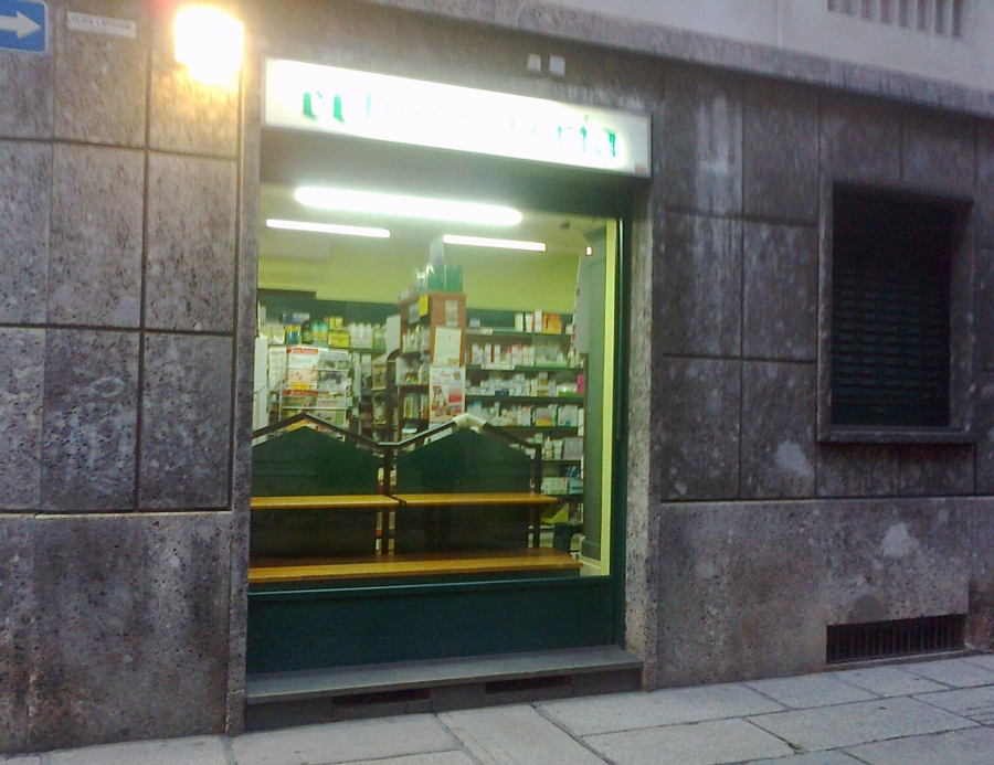 Multa da 700 euro e vetrine “ipoparlanti”: le sanzioni ai commercianti tra ironia e amarezza
