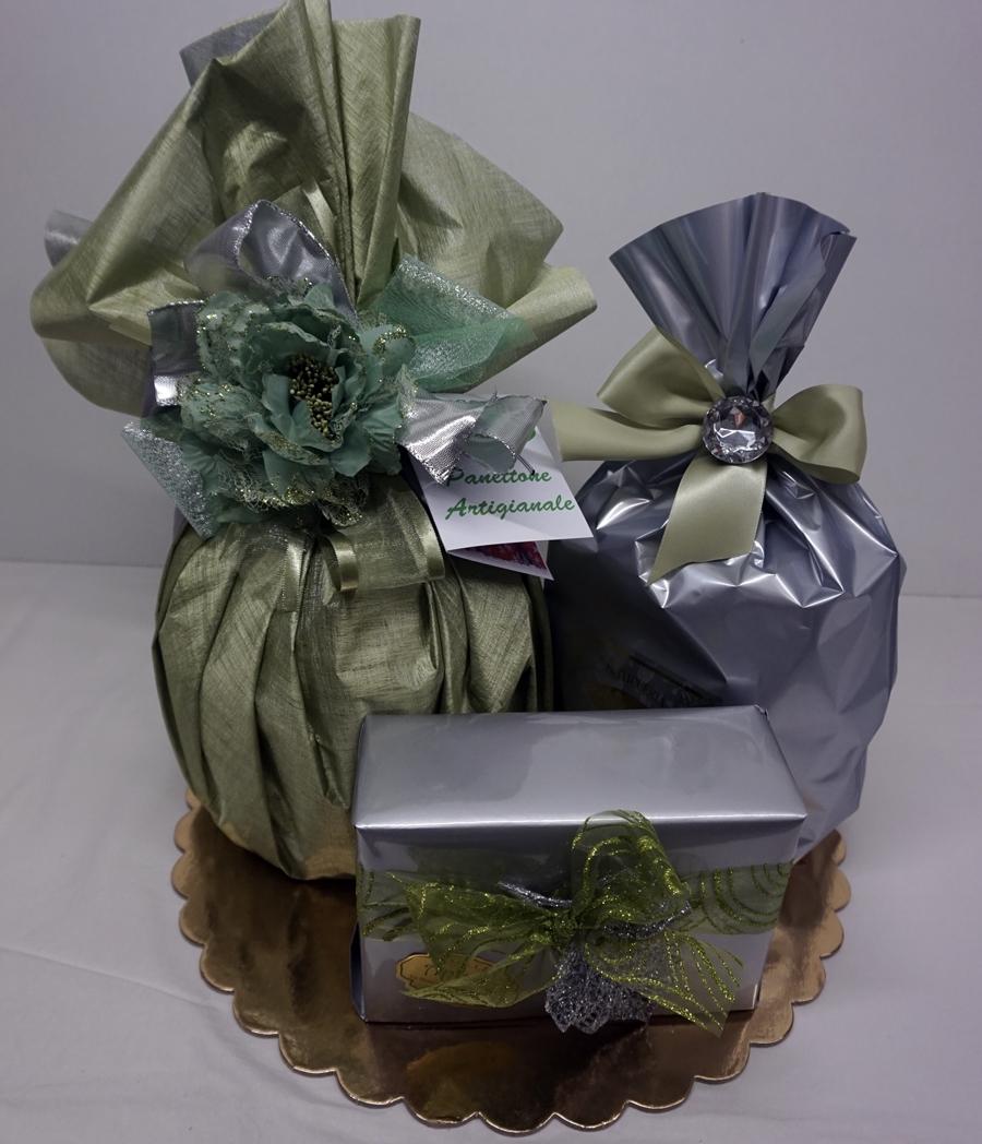 Panettone, amaretti soffiati e baci di dama