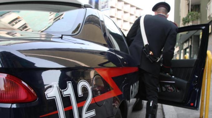 Licenziato mesi prima, minaccia gli ex colleghi per avere 50 mila euro dal titolare