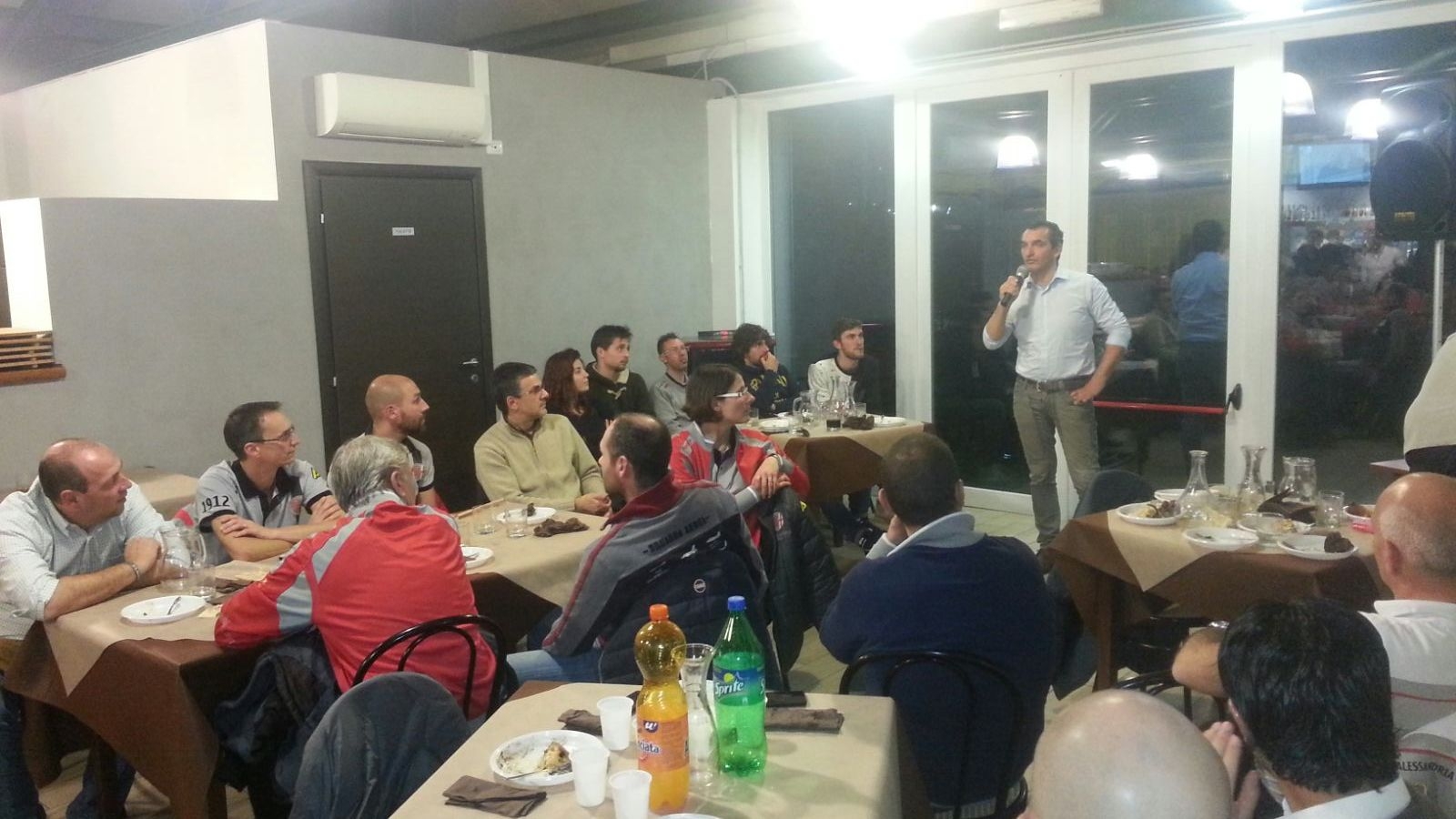 Lo staff del settore giovanile grigio riunito a tifare Alessandria in tv [FOTO]