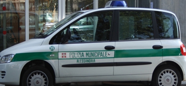 Violenta lite in Piazza Mentana. La Municipale costretta a esplodere un colpo in aria
