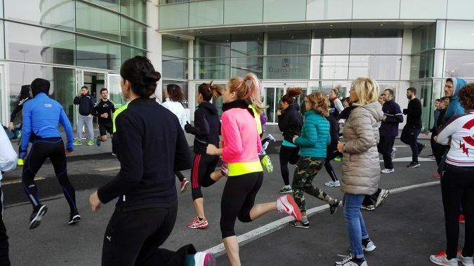 Bellavita: lezione di fitness all’aperto contro la chiusura  [FOTO]