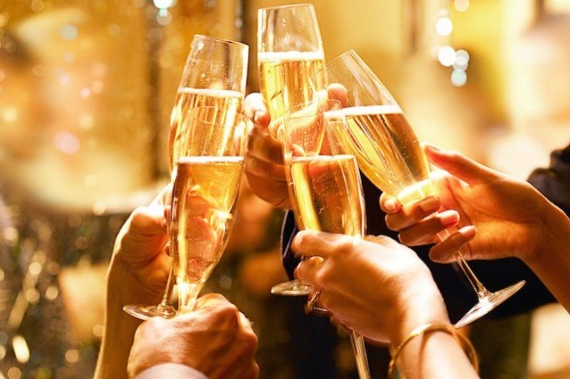 Lo spumante batte lo champagne. È il preferito dagli italiani per le feste