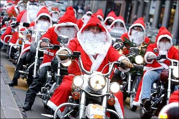 Ad Alessandria weekend di festa con mercatini, presepi e Babbi Natale in Harley