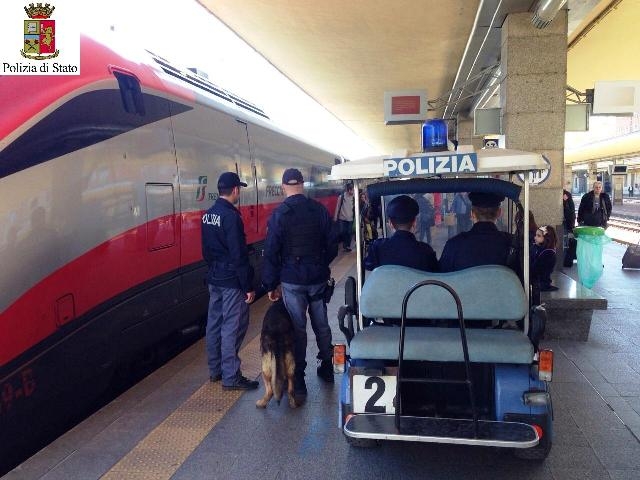 Controlli a tappeto della Polizia di Stato nelle stazioni in vista del Natale