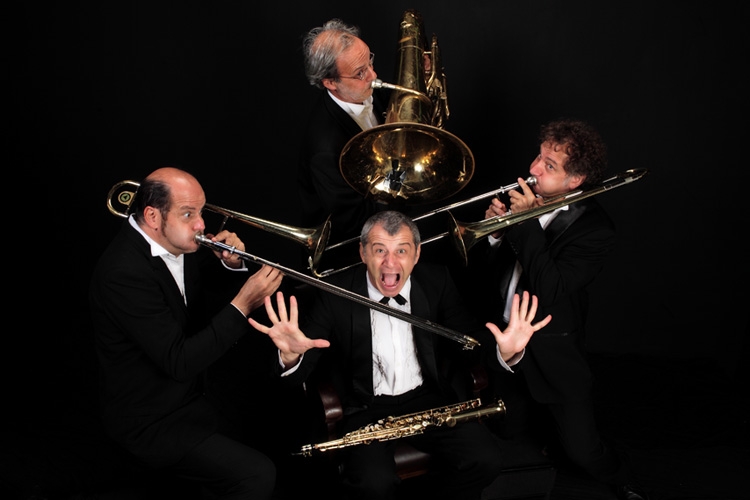 Una girandola senza sosta di gag musicali nello spettacolo della Banda Osiris