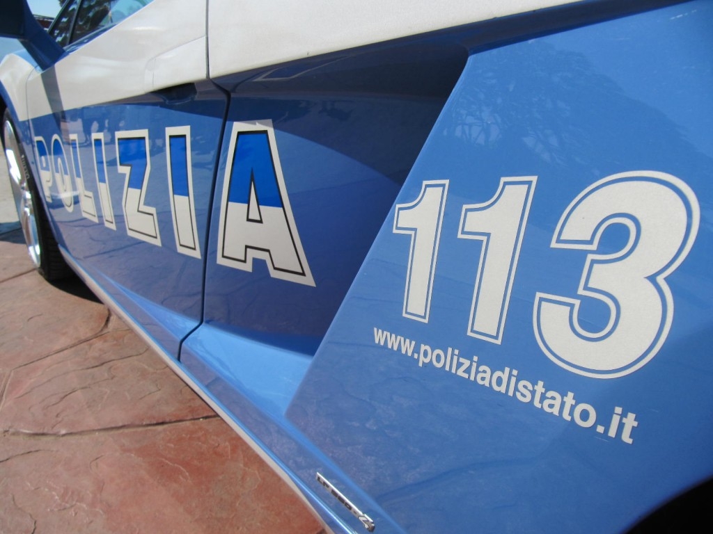 Sorpreso a scassinare la porta di una casa: arrestato dalla Polizia
