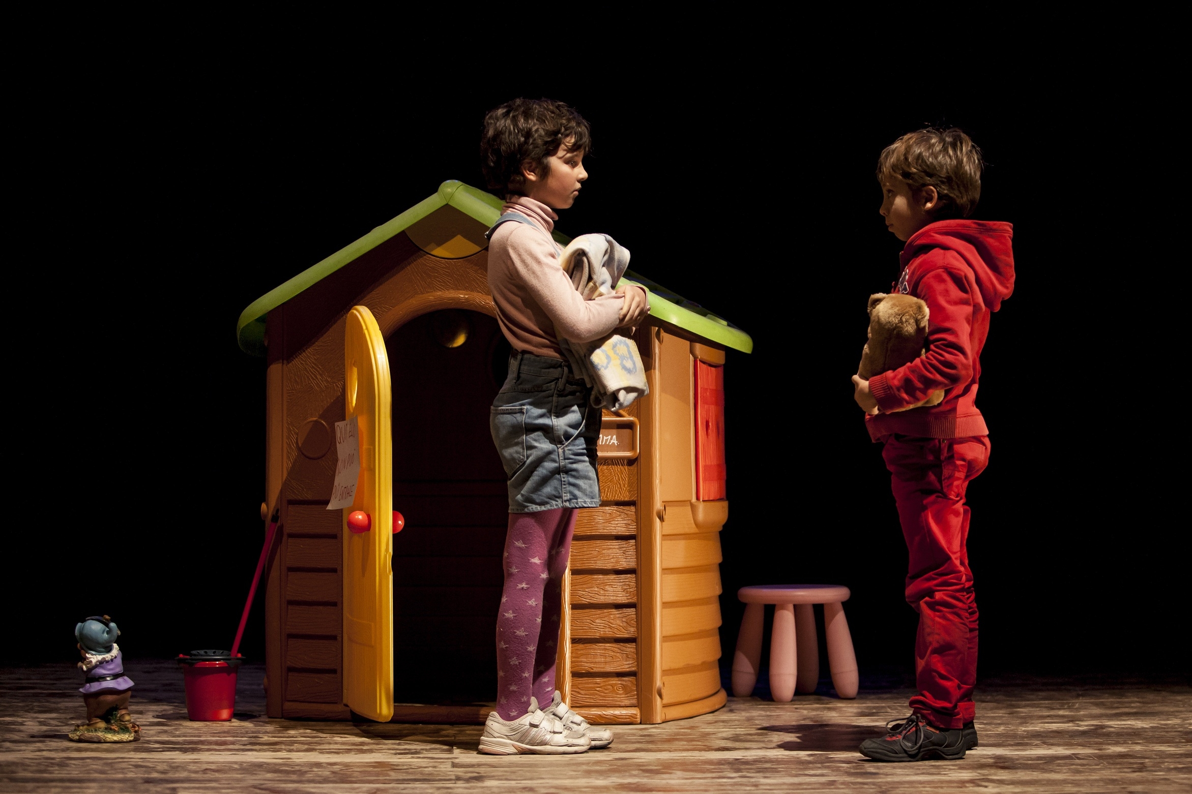 Due bimbi attori al Sociale con “La stanza dei giochi”