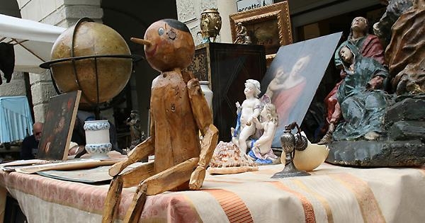 Una domenica tra mercatini, arte e cinema