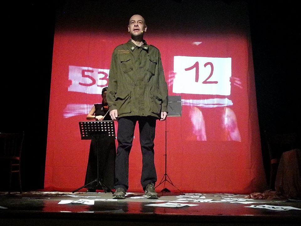 L’abitudine al male. Recensione de “100 e uno” al Teatro San Francesco