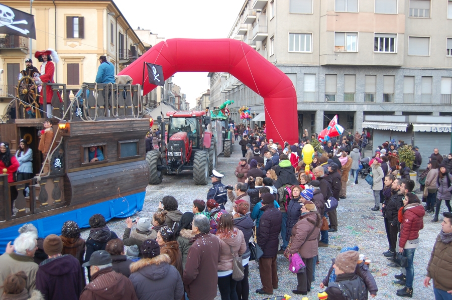 Rinviata la sfilata dei carri a Valenza