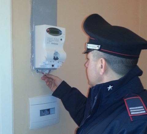 Manomette il contatore Enel: denunciato dai Carabinieri