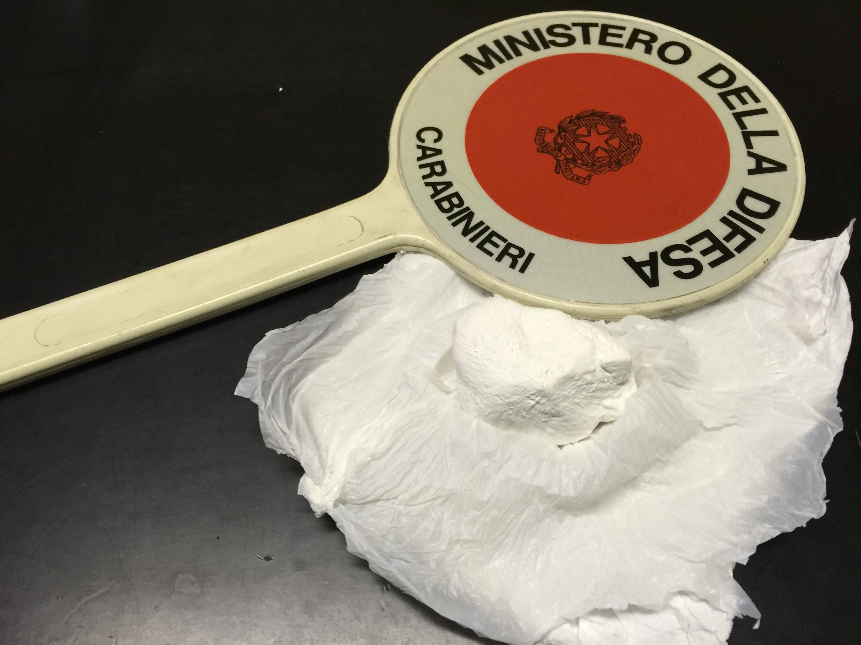 In auto 40 grammi di cocaina in pietra: arrestati due casalesi