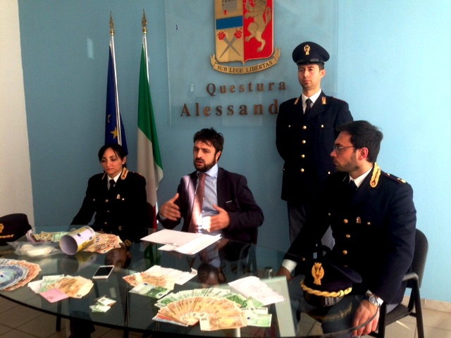 Arrestato spacciatore: in casa denaro e cocaina