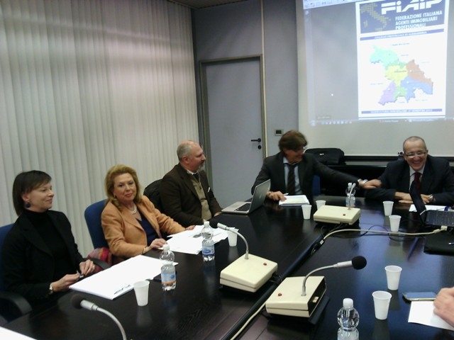 Torna l’interesse a investire sul “mattone”: prezzi delle case ancora in calo ma compravendite in aumento