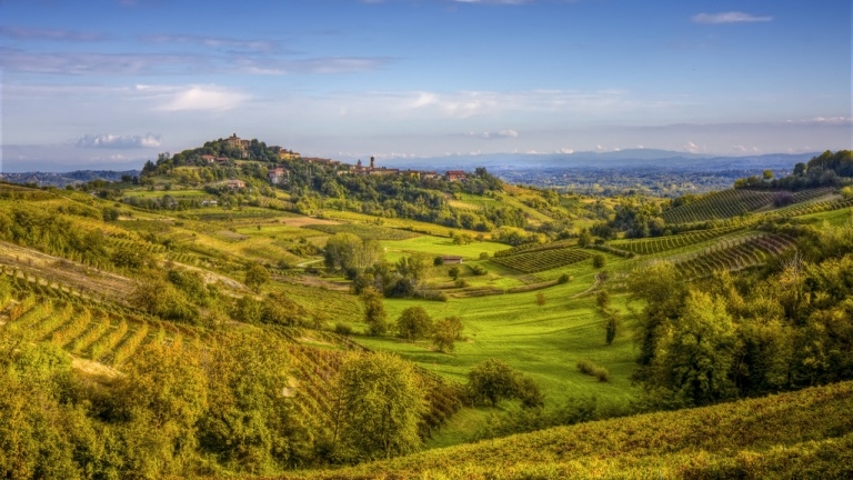 “Reflexions”: la mostra fotografica che offre una panoramica su Langhe, Roero e Monferrato