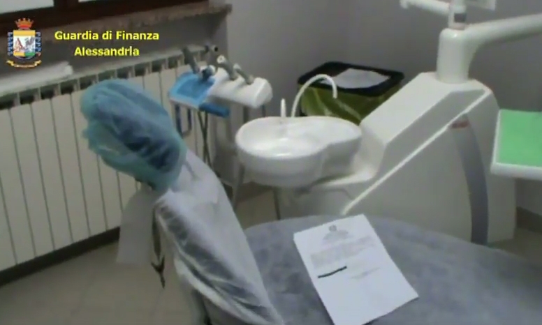 Falso dentista a Novi: oltre 200 mila euro di ricavi nascosti al fisco [VIDEO]