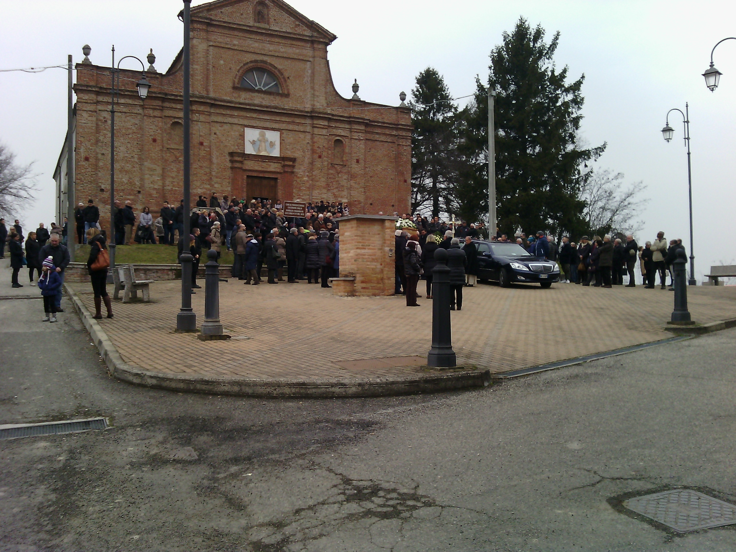 “Ciao Riccardo”. Tutto il paese di Cuccaro si stringe attorno alla famiglia Accornero
