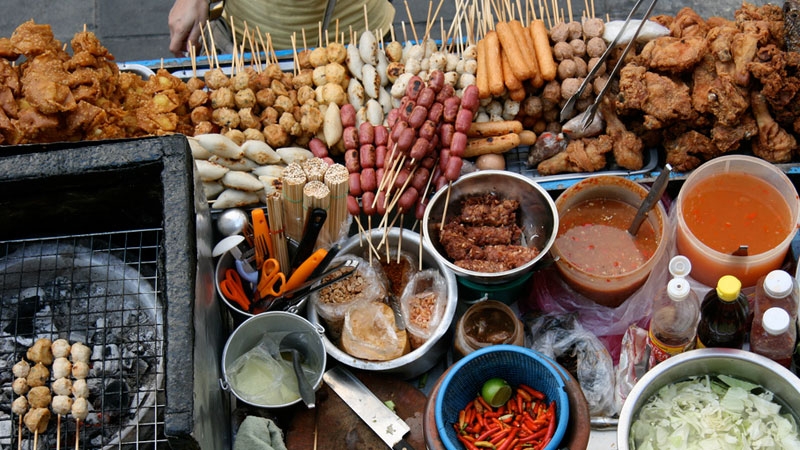 Cresce la spesa per mangiare fuori e dall’apericena allo street food si  affermano nuove tendenze