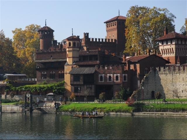 Pasqua al Borgo Medievale di Torino tra artigianato, musica folk e fiori