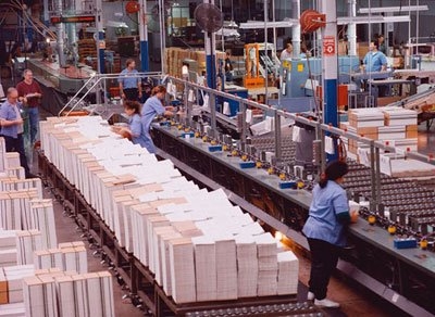 Produzione manifatturiera positiva ma grazie alle grandi aziende