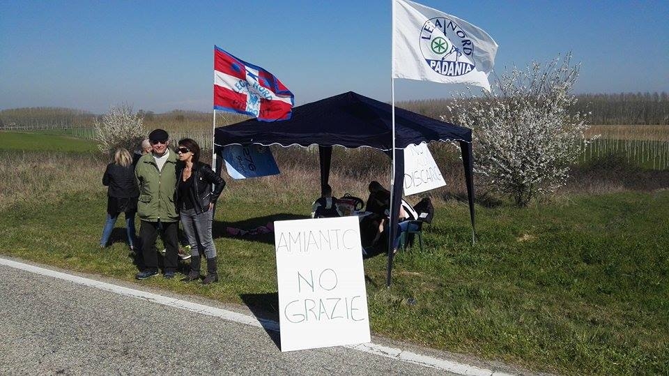 Banchetto della Lega Nord di Valenza per dire “no” alla discarica a Cascina San Lorenzo