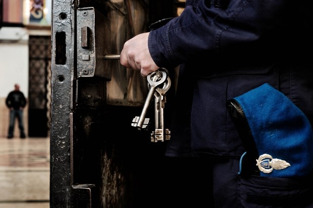 Detenuto aggredisce un agente di polizia penitenziaria