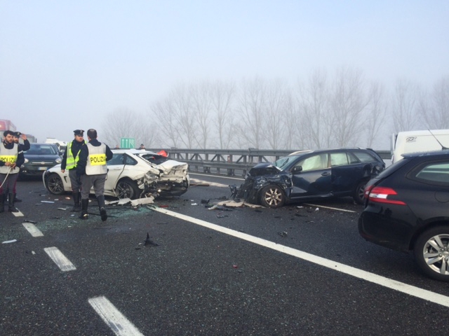 Incidenti sull’A21: in prognosi riservata uno dei sei automobilisti coinvolti [FOTO]