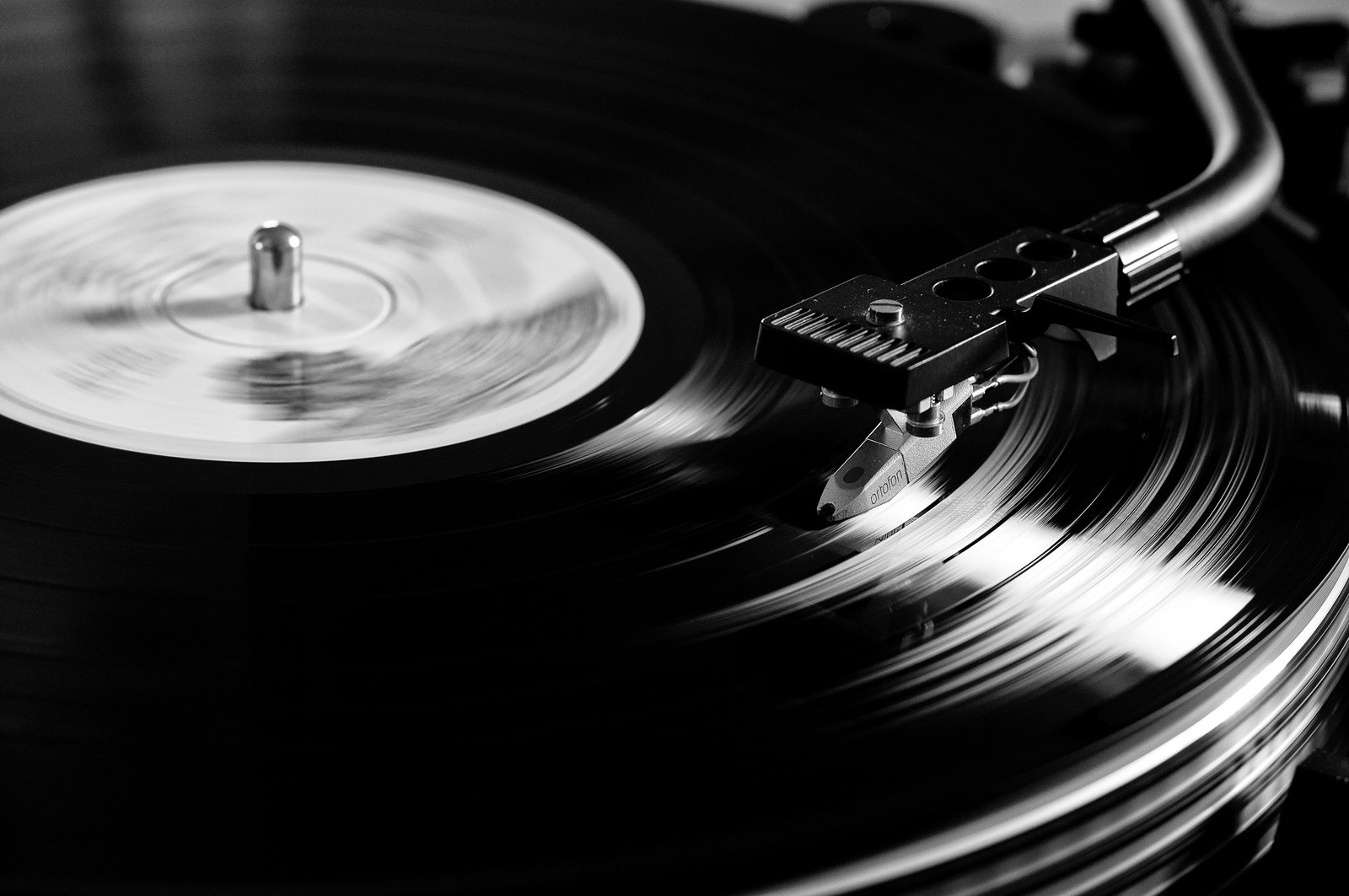 Jurassic radio è questa sera ed è vinile, dj e fenomeni