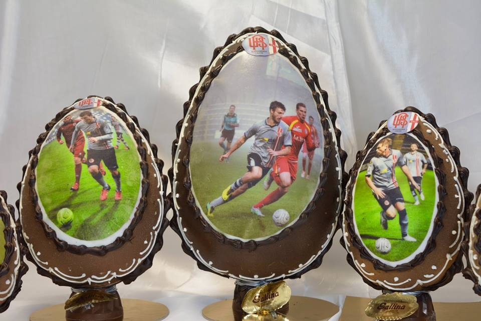 Sulle uova di cioccolato le immagini dei campioni grigi: la pasticceria Gallina celebra l’Alessandria