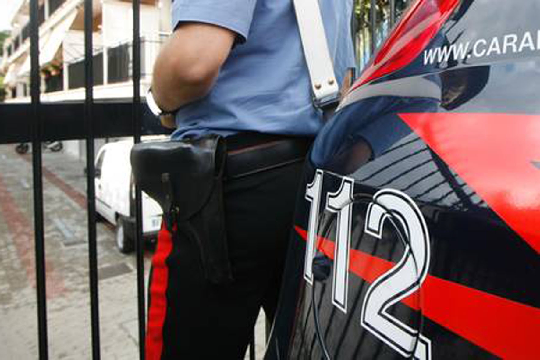Figlio allontanato da casa dopo continui episodi di estorsioni e maltrattamenti ai genitori