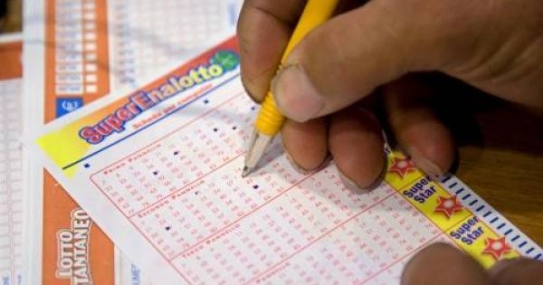 Valenzano azzecca 5 numeri al Superenalotto e vince quasi 50 mila euro