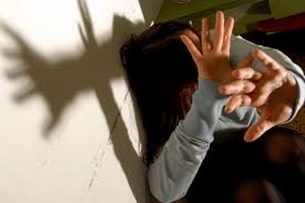 Già arrestato per stalking aggredisce di nuovo la ex in un parcheggio