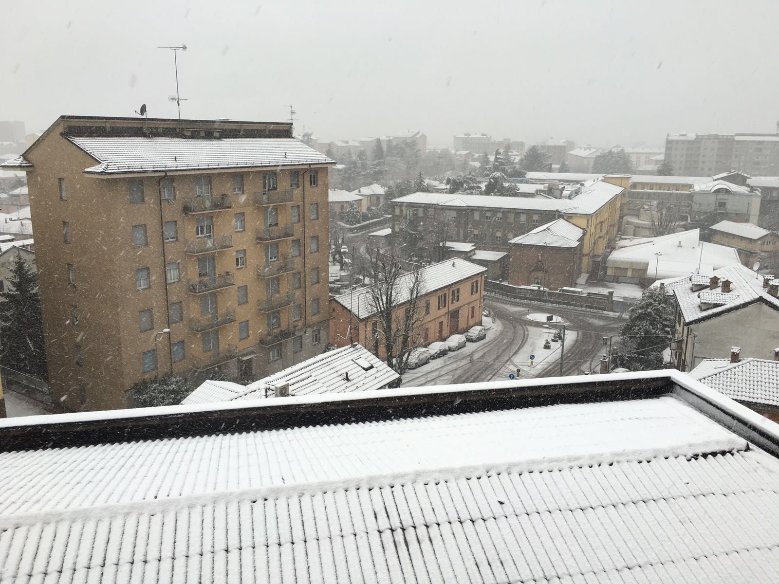 Disagi in alcuni comuni, senza corrente per il temporale di neve. Le vostre [FOTO]
